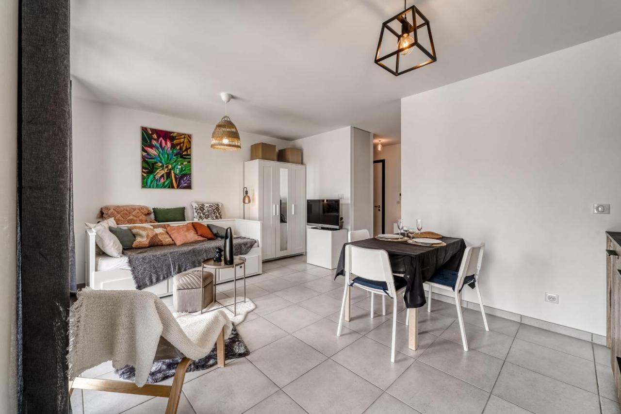 Emergence - Beautiful For 2 People Balcony And Garage Apartment