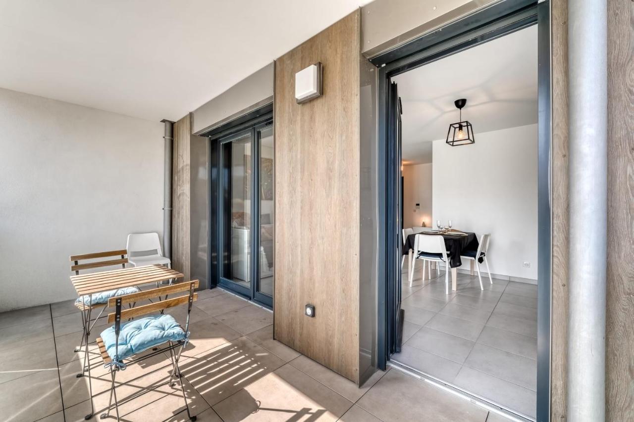 Emergence - Beautiful For 2 People Balcony And Garage Apartment