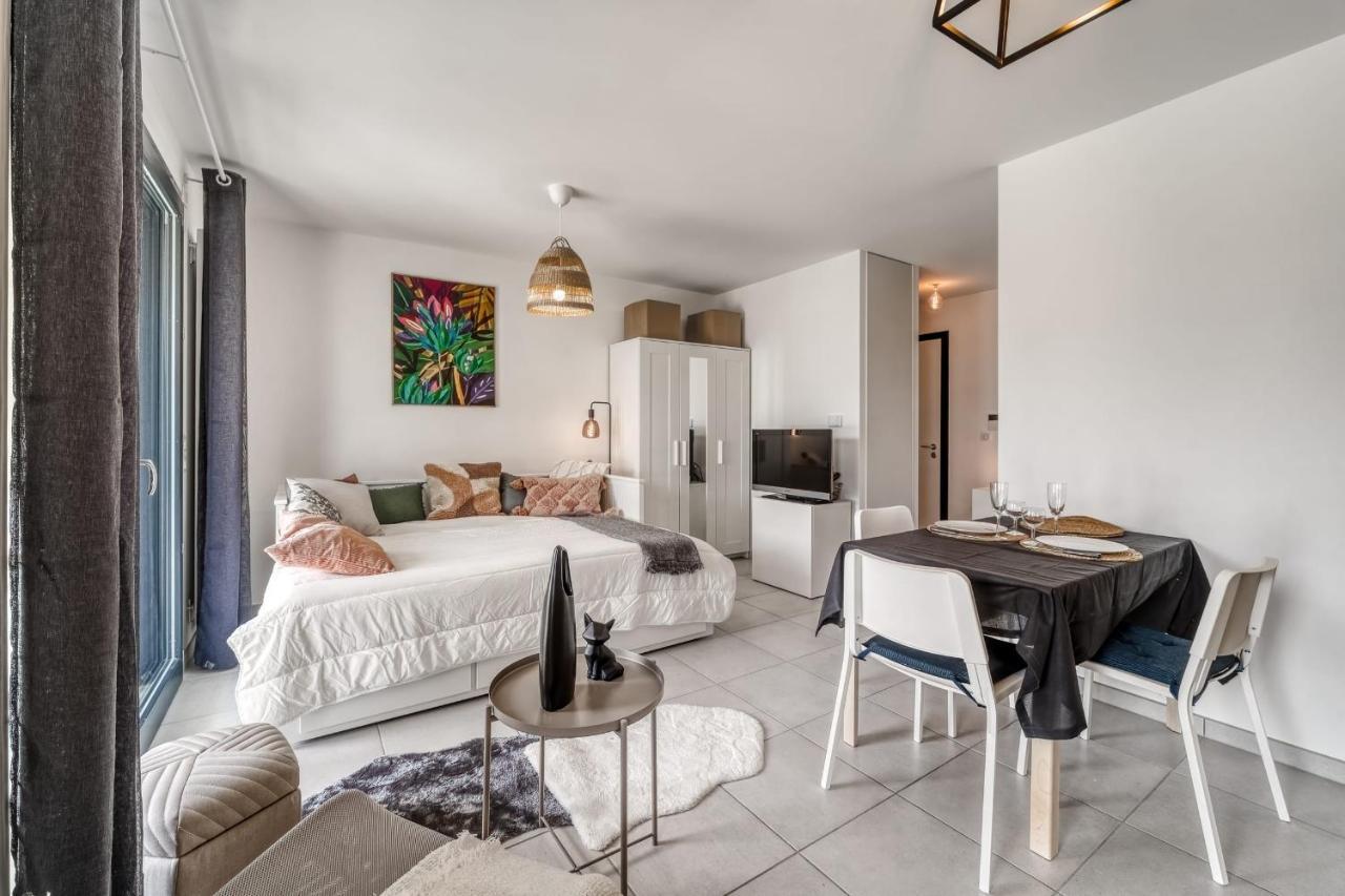 Emergence - Beautiful For 2 People Balcony And Garage Apartment