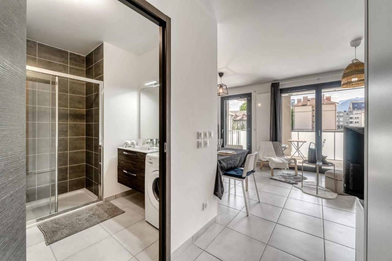 Emergence - Beautiful For 2 People Balcony And Garage Apartment
